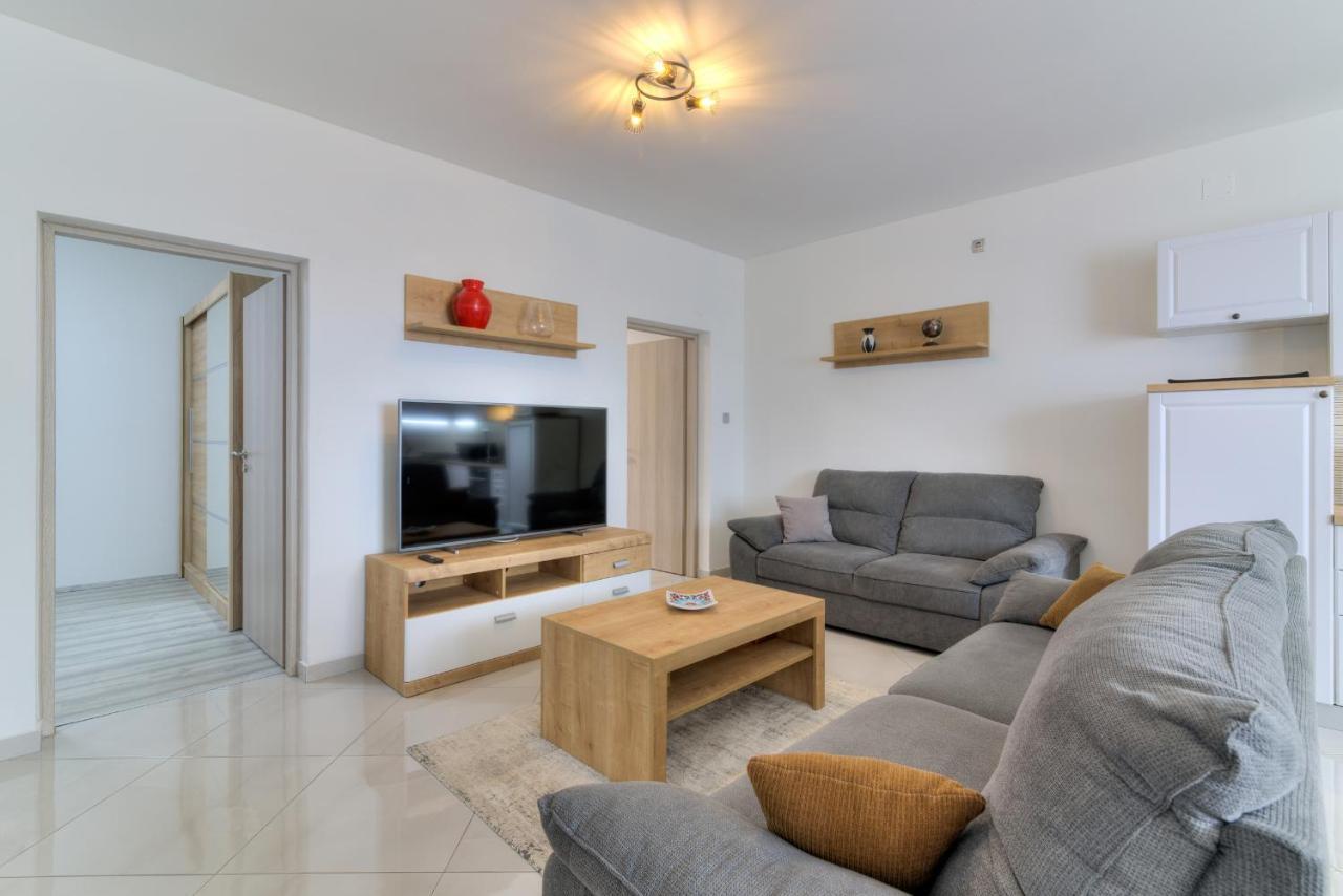Apartment Luka *