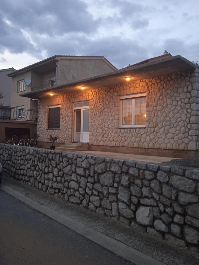 Luka Apartment *